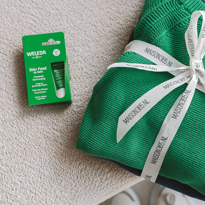NEW MONTH, NEW GIFT: SKIN FOOD LIP BALM VAN WELEDA