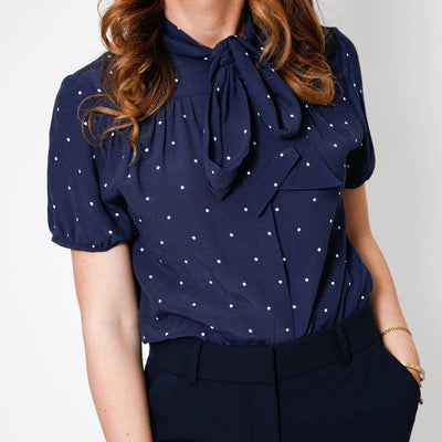 LOOK OF THE DAY:  BUSINESS BOW